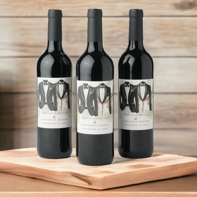 Rótulo De Garrafa De Cerveja Casamento Elegante de Gay Dois Nascentes em Traços (Elegant Gay Wedding Two Grooms in Suits Wine Label from Ricaso. Perfect for wedding favors.)