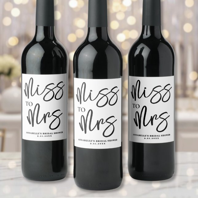 Rótulo De Garrafa De Cerveja Chá de Noiva com Roteiro Simples Preto e Branco (Simple Black White Script Bridal Shower Wine Label )