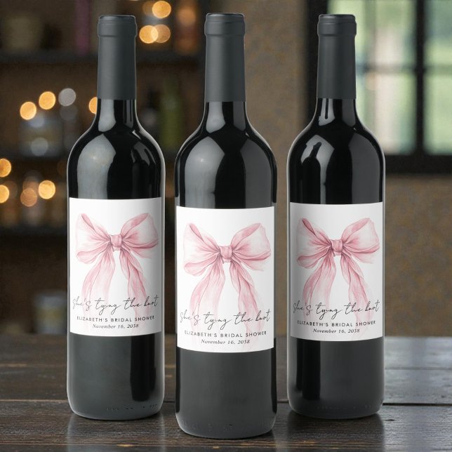 Rótulo De Garrafa De Cerveja Chá de Noiva Laço Rosa Nó Cor-de-Rosa (Shes Tying The Knot Pink Bow Bridal Shower Wine Label)