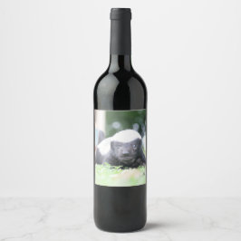 Rótulo De Garrafa De Cerveja Crachá de mel de bebê em fotografia de grama verde