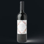 Rótulo De Garrafa De Cerveja Dusty Rosa Florals Vai Ser A Minha Porta-Pontas<br><div class="desc">Este rosa floral empoeirado "você será minha dama de honra" é perfeito para um casamento de primavera ou verão. A design floral romântica apresenta flores lilás roxas, cor-de-rosa-pincel e pêssego dispostas em um buquê pastel macio lindo. Personalize o rótulo da garrafa de vinho com o nome da dama de honra,...</div>