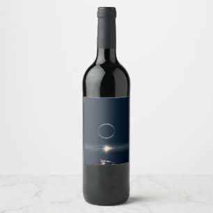 Rótulo De Garrafa De Cerveja Eclipse Lunar Minimalista Sobre Água
