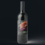 Rótulo De Garrafa De Cerveja Elegante vintage floral cor-de-rosa em tons de pês<br><div class="desc">Este design floral sombrio apresenta tons ricos e dramáticos e texturas suaves de pintura. Flores elegantes parecem emergir das sombras,  criando um contraste cativante que atrai o olhar. Perfeito para quem aprecia um toque de sofisticação romântica.
Personalize facilmente,  selecionando 'Personalizar este modelo' e digitando suas informações.</div>