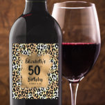 Rótulo De Garrafa De Cerveja Leopard Animal Print 50º Aniversário Personalizado<br><div class="desc">Faça as suas próprias etiquetas de garrafa de vinho personalizadas,  com o seu texto num quadrado de folha de alumínio dourada sobre um padrão de impressão na moda-leopardo. Todo texto e fontes podem ser alterados para qualquer evento. MUITOS ESTILOS para escolher em nossa loja.</div>