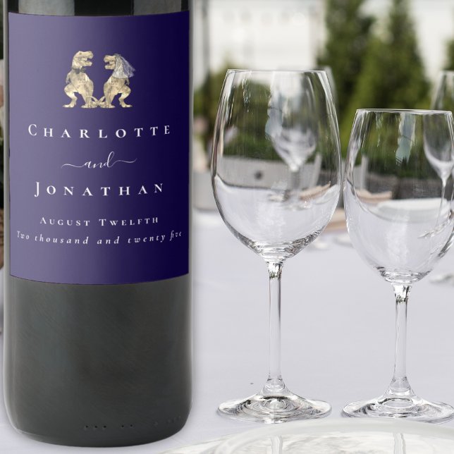 Rótulo De Garrafa De Cerveja Marinho de Casamento Dinossauro Azul e Branco Pers (Dinosaur wedding navy blue & white personalized wine labels T-Rex dino bride & groom elegant modern)