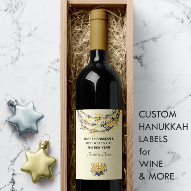 Rótulo De Garrafa De Cerveja Marinho e flores Douradas Menorah Yellow Happy Han (Yellow Happy Hanukkah Navy & Gold Flowers Menorah Wine Label
)