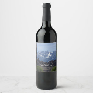 Rótulo De Garrafa De Cerveja Montanhas com capa de neve de pinheiro solitário
