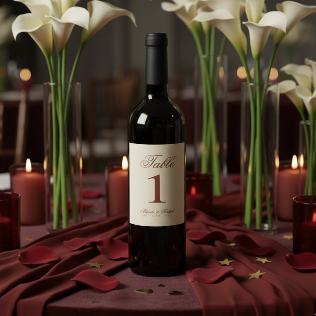 Rótulo De Garrafa De Cerveja Números de Mesa de Casamento Simples Vermelho Ousa (Guide guests to their seats with sophistication using these Old Money Red Wedding Table Numbers!)