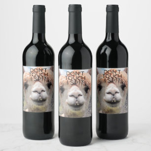 Rótulo De Garrafa De Cerveja O lama engraçado da alpaca não toca no eu cospe