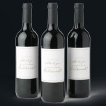 Rótulo De Garrafa De Cerveja Proposta Dourada de Bridesmaid minimalista<br><div class="desc">Esta marca de vinho de proposta de dama de ouro minimalista é perfeita para um casamento simples. A design romântica moderna apresenta ouro clássico e tipografia branca emparelhada com uma caligrafia rústica, mas elegante, com estilo voltado para a mão. Personalizável em qualquer cor. Mantenha o design simples e elegante, como...</div>