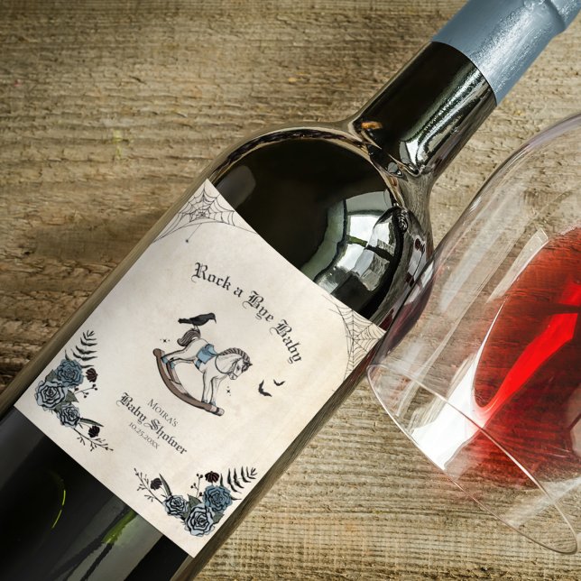 Rótulo De Garrafa De Cerveja Rock a Bye Baby Gothic Chá de fraldas (Elegant Floral Gothic Baby Shower Wine Label. Blue Roses, Victorian Rocking Horse, Spiderwebs, Bats.)
