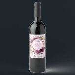 Rótulo De Garrafa De Cerveja Romântica Borgonha de ameixa, Rosa Esbranquiçada P<br><div class="desc">Coloque esta mingau de ameixa profunda, e coloque etiquetas botânicas cor-de-rosa no vinho que está sendo servido no seu casamento por uma recepção de casamento elegante e sofisticada! O design floral apresenta rosas de aquarela e pulverizações de delicados botânicos num arranjo atordoante. Personalize com o nome da noiva e do...</div>