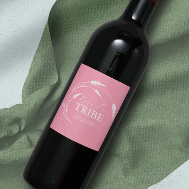 Rótulo De Garrafa De Cerveja Rótulo de Proposta de Bridesmaid Rosa (Personalized wedding wine labels feature unique floral line art by Victoria Grigaliunas)