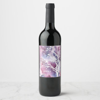 Rótulo De Garrafa De Cerveja Tinta Rosa e Roxa e Silhueta de Árvore Branca