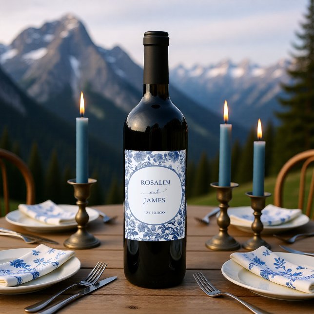 Rótulo De Garrafa De Cerveja Toalhete Azul Romântico para Casamento (Romantic Blue Toile Wedding Wine Label)