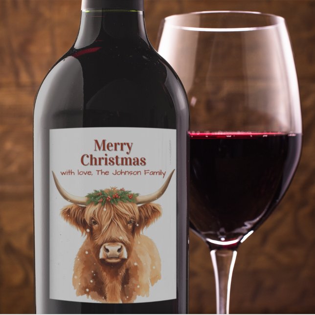 Rótulo De Garrafa De Cerveja Vaca Miniatura Highland com Verde Natalício (Christmas wine labels with an adorable highland miniature cow. Personalize your wine gifting.)