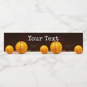 Rótulo De Garrafa De Vinho As bolas de basquete estão sobre fundo preto Vidro