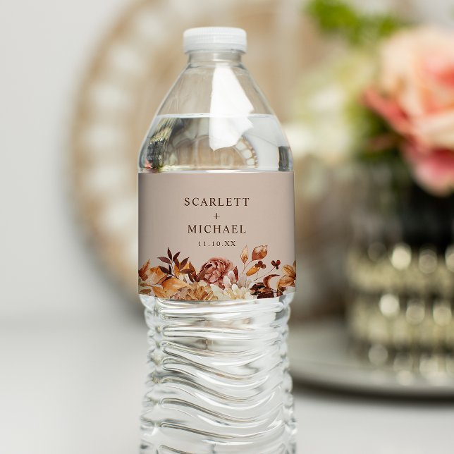 Rótulo De Garrafa De Vinho Casamento de Outono (Autumn Taupe Floral Wedding Water Bottle Label by Painted Paperie

)