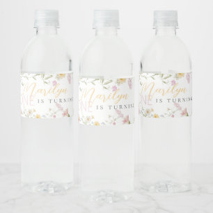 Rótulo De Garrafa De Vinho Garota de Flor Selvagem Transformando um Aniversár