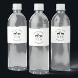 Rótulo De Garrafa De Vinho Nome do Casal Monograma de Cervo Rústico Casamento<br><div class="desc">Um elegante monograma rústico de cervo com nome do casal para você personalizar com os nomes,  iniciais e data de casamento do casal feliz. Você pode alterar o tamanho da fonte e o espaçamento entre letras usando a Ferramenta de Design.</div>