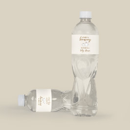 Rótulo De Garrafa De Vinho Um Bebê Está Fazendo Chá de fraldas