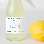 Rótulo de Limoncello Dolce Vita Manuscrito<br><div class="desc">Este belo desenho da etiqueta de limoncello inspirado em italiano apresenta uma letra cursiva de estilo manuscrito verde acentuada com uma borda ondulada de fita escrivada em azul mediterrânico. Uma ilustração feita à mão de um limão siciliano completa o desenho para um olhar de verão na costa de Amalfi. Estes...</div>
