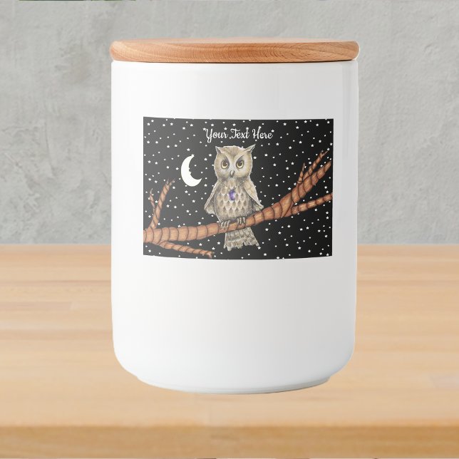 Rótulo Para Comida ouro de Colar de Cristal Roxo Olhos de Lua (Owl golden eyes crystal necklace on branch moon stars in black night sky on food label.)