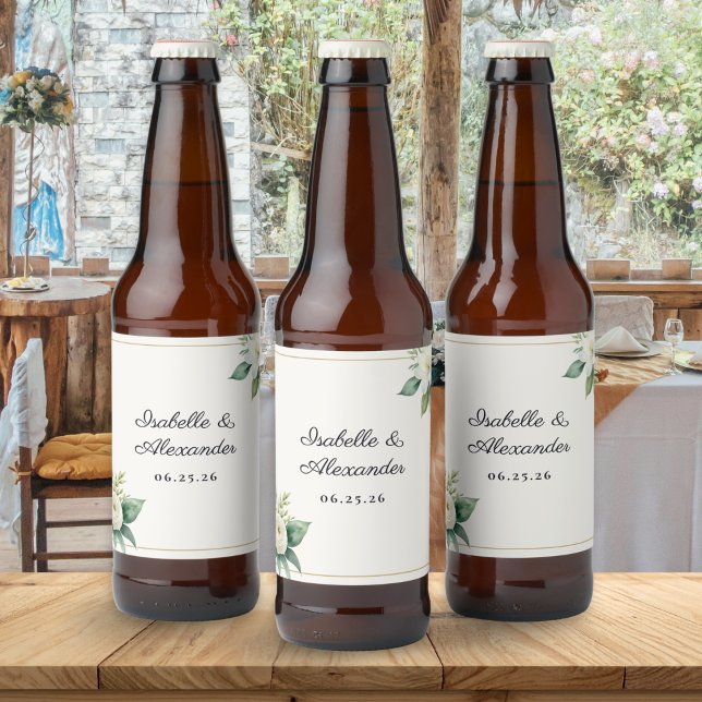 Rótulo Para Garrafa De Cerveja Elegant White Floral Botanical Wedding Favor (Custom beer bottle labels with white flowers and greenery, with couple's names and wedding date)