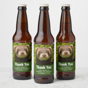 Rótulo Para Garrafa De Cerveja Ferret Castanho na Grama Obrigado Aniversário