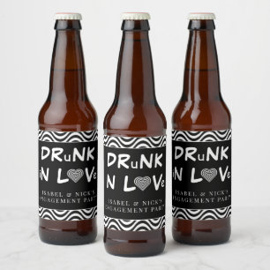 Rótulo Para Garrafa De Cerveja Festa de Noivado Embriagado de Amor Preto e Branco