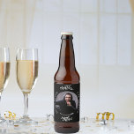 Rótulo Para Garrafa De Cerveja Homem, mito, foto de legenda, preto branco<br><div class="desc">Um clássico fundo negro. Texto: O Homem, O Mito, A Lenda. Personalize e adicione seu nome e foto.</div>