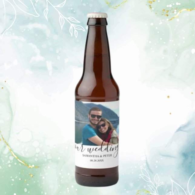 Rótulo Para Garrafa De Cerveja Personalizar Foto Moderna Relaxando Casamento (Create lasting memories with a custom photo modern relaxed wedding beer bottle label.)