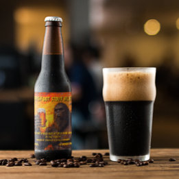 Rótulo Para Garrafa De Cerveja Personalizar Pé Grande Bebendo Uma Cerveja Ao Pôr 