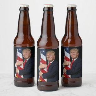 Rótulo Para Garrafa De Cerveja Presidente Trump abraçando a bandeira americana