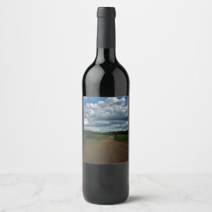 Rótulo Para Garrafa De Vinho Chillin em uma estrada de terra
