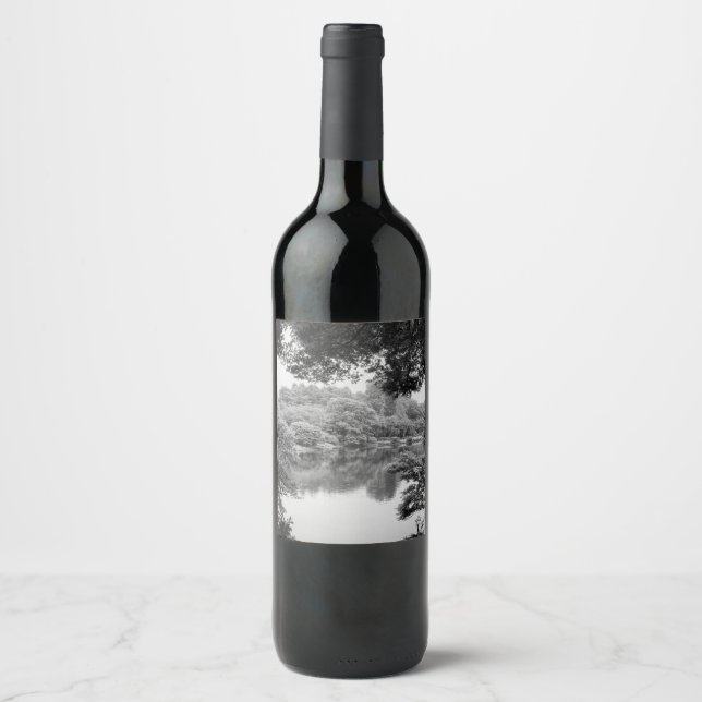 Rótulo Para Garrafa De Vinho Preto e branco, legal, natureza única e lago (Frente)