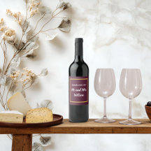Rótulos de vinho roxo escuro com caligrafia em our