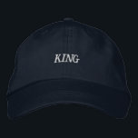 Roupa alternativo Marinho Boné "King" Boné Hat Per<br><div class="desc">Boné do Rei Cotidiano: Elevem sua roupa diária com este boné ajustável,  mostrando a palavra "Rei" em bordados limpos e precisos.</div>