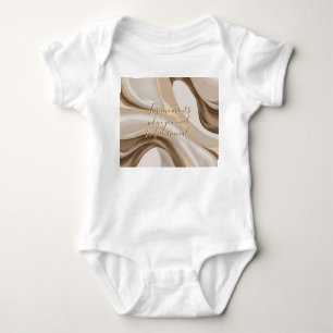 Roupa de camisa de bebê em na moda gráfico