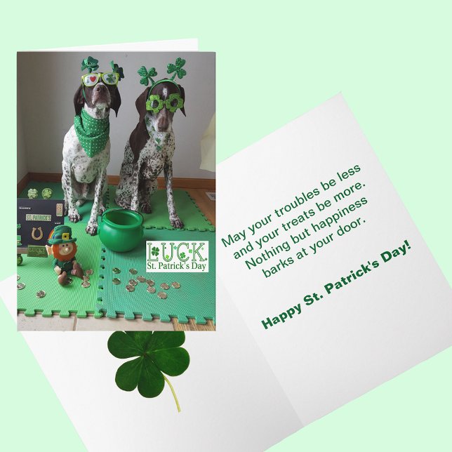 Rua, cães do dia de Patrick prontos para o cartão  (St. Patrick's Day Dogs Ready to Party Card)