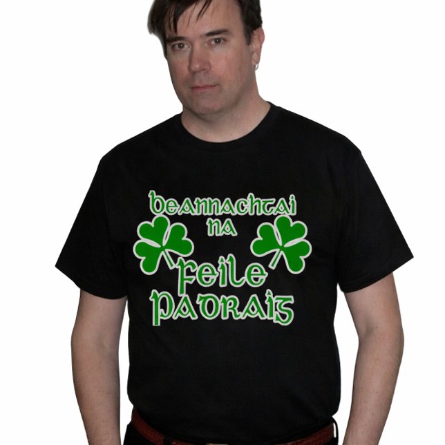 Rua gaélica irlandesa. Camisa do dia de Patrick. (Criador carregado)