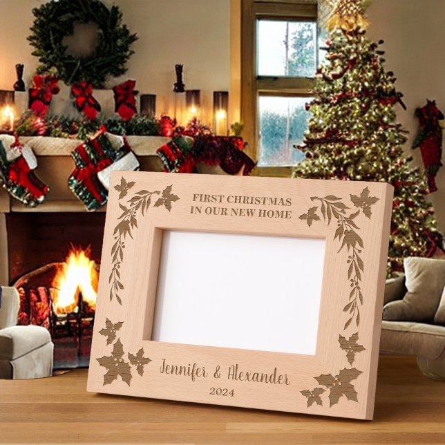 Rustic First Christmas em nosso novo monograma (Create your own Rustic First Christmas in our new home, monogrammed Etched Frame.)