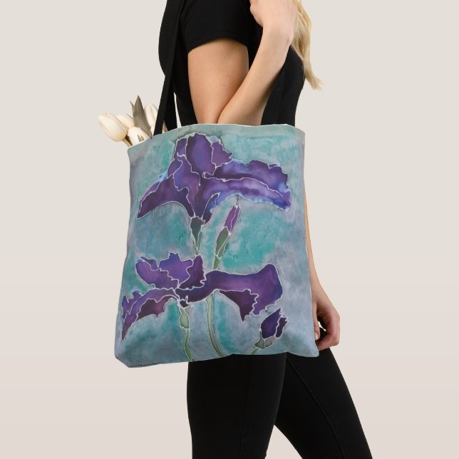 Saco Floral Tote com Íris Barbada (Close Up)