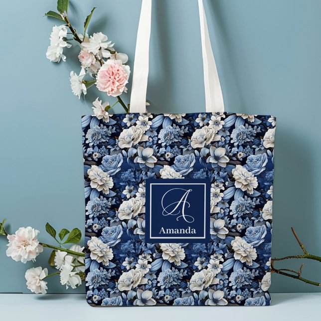 Saco Pessoal Tote Flores Brancas Azuis Elegantes (Elegant Blue White Flowers Personalized Tote Bag)