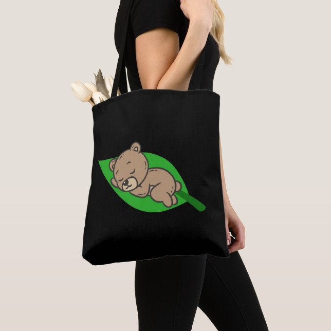 Saco Tote de Urso em uma Folha (Close Up)