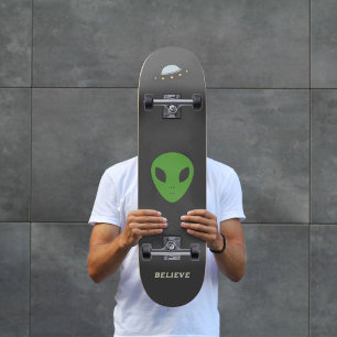 Saco voador e skate de Alienígena verde