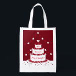 Sacola Ecológica design do bolo de aniversário de casamento ruby<br><div class="desc">Saco de presente de tecido de aniversário de casamento do Ruby Personalizado. Esta bela bolsa é o presente perfeito para uma mãe ou esposa no seu 40º ano de casamento. Esta design mostra um bolo de três camadas sobre um fundo vermelho escuro, cercado por pétalas cardíacas e bunting. O bolo...</div>