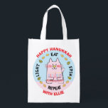 Sacola Ecológica Hanukkah Happy Cat, Light, Coma, Gire<br><div class="desc">Hanukkah Happy Cat, Light, Coma, Gire, saco branco de dois lados. Todos os elementos design podem ser editados. Todo o texto editável pode ser excluído e substituído por sua própria mensagem. Use a cor, o tamanho e o estilo da sua fonte favorita. Feliz Hanukkah/Chanukah! Estilo: Bag Reutilizável Vá verde e...</div>