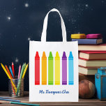 Sacola Ecológica Monograma da Escola de Professores do Jardim de In<br><div class="desc">Uma bela Semana de Apreciação de Professores ou presente de fim de ano para uma aula de jardim de infância dar a seu professor primário. Costume feito com seu nome embaixo de um belo arco-íris de lápis. Uma bolsa de compra reutilizável adorável para um professor de pré-escola com um monograma...</div>