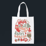 Sacola Ecológica Natal Chanukah hanukkah Groovy Vibes<br><div class="desc">É um mash de férias com uma sacola de presentes divertida Holly Jolly Vibes e Happy Challah Days. Cores engraçadas de vermelhos, pinks e verdes com ícones de Natal e Chanukah ou Hanukkah, menorah, dreidel, árvore de natal, estocagem, luzes, estrela judia de David e cana doce. Saco de presente de...</div>